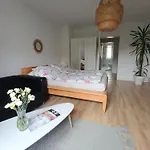 Moderne Mit Sonnigem Gartenblick,1 Stock Apartment *