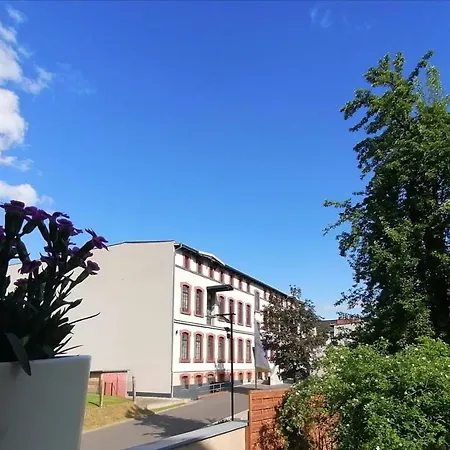 Moderne Mit Sonnigem Gartenblick,1 Stock アパート *