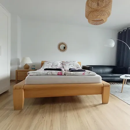 Moderne Mit Sonnigem Gartenblick,1 Stock Apartment *