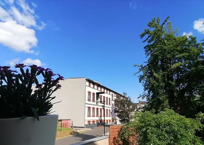 Moderne Mit Sonnigem Gartenblick,1 Stock アパート *